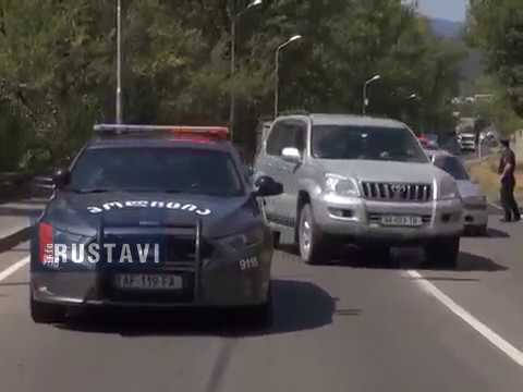 გაზზე მომუშავე ამწე აფეთქდა და გზიდან მტკვარში გადავარდა