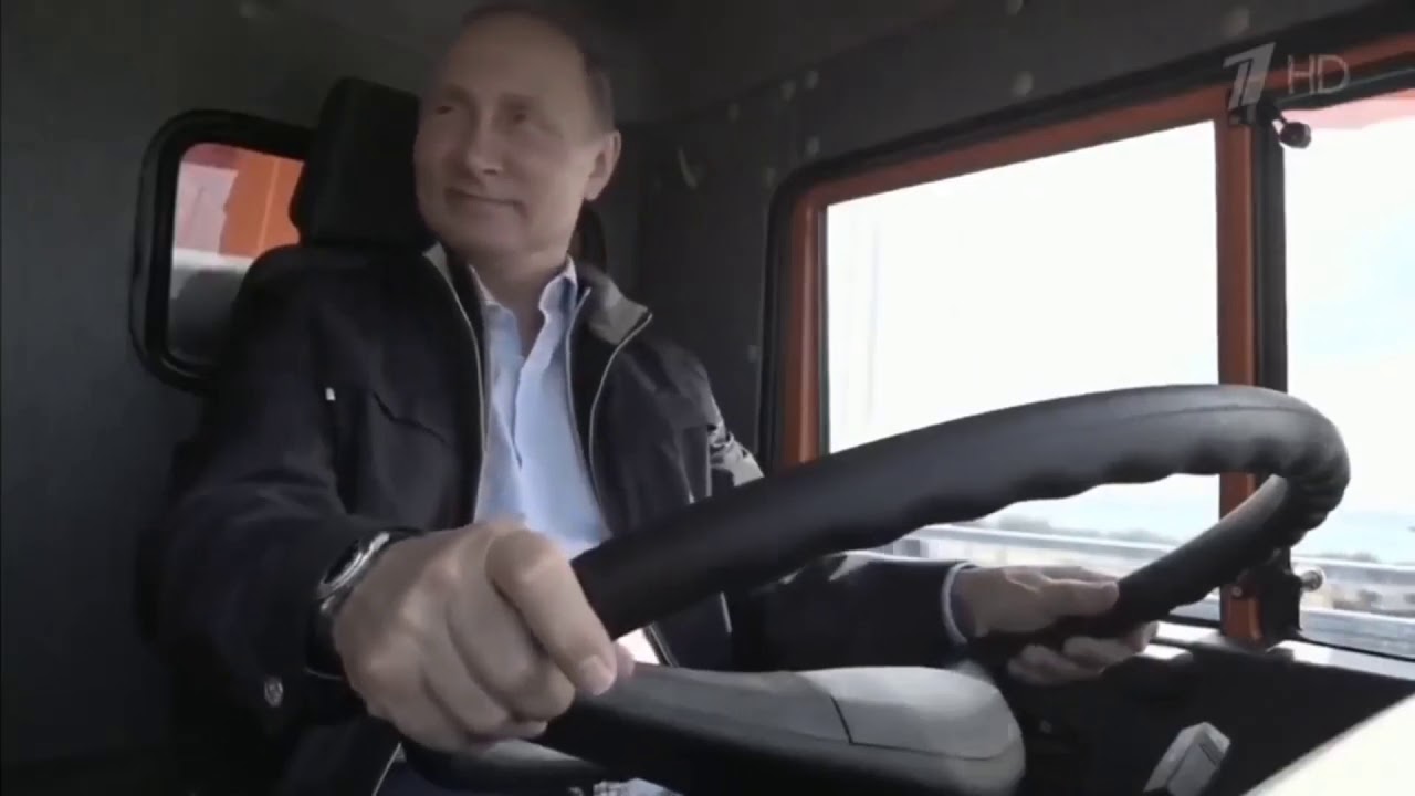 Путин едет на камазе