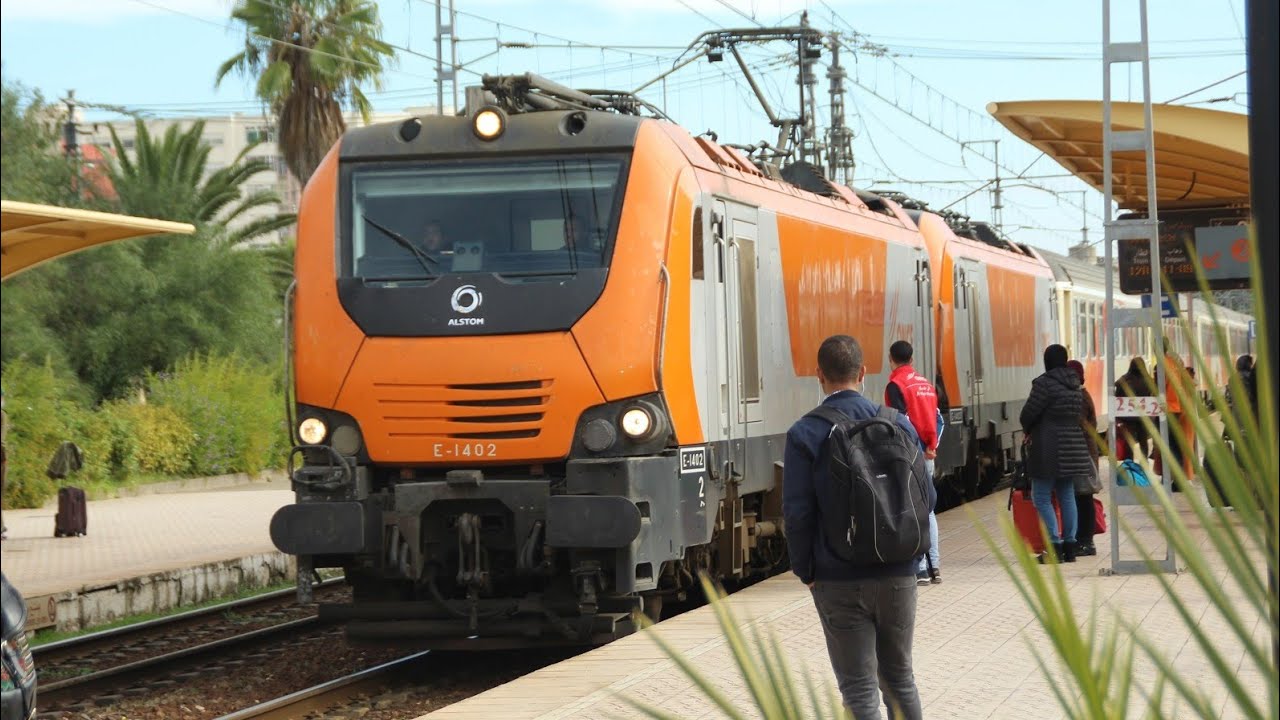 MONTAGE DES PHOTOS DE LA LOCOMOTIVE ONCF E-1400