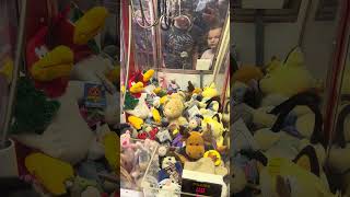 Old claw machine at the antique mall #antiquemallfinds #antique #antique #clawmachine