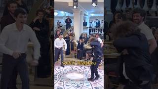 Как Он Танцует