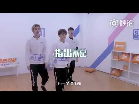 王子异暖心教导弟弟练舞