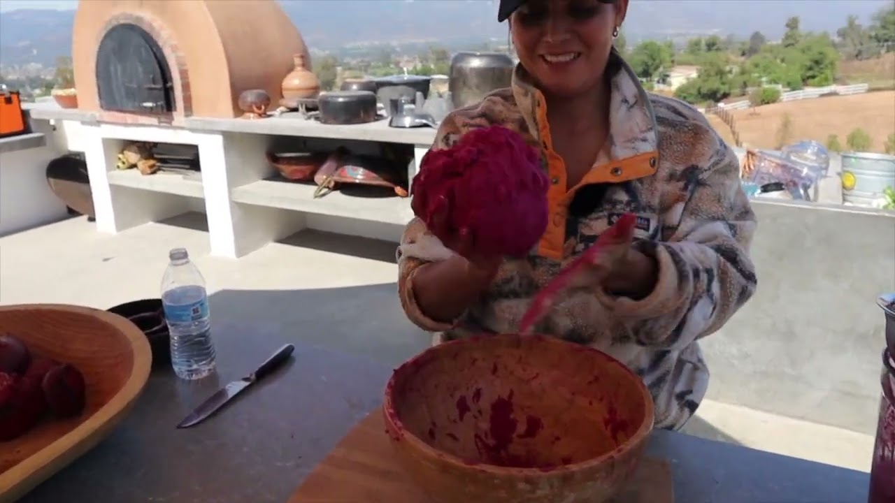 Tortillas de Betabel en Comal de Barro