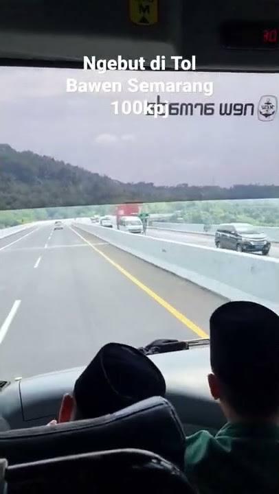 Bus Medium Hino FB Ngebut di Tol Bawen Semarang. 100kpj