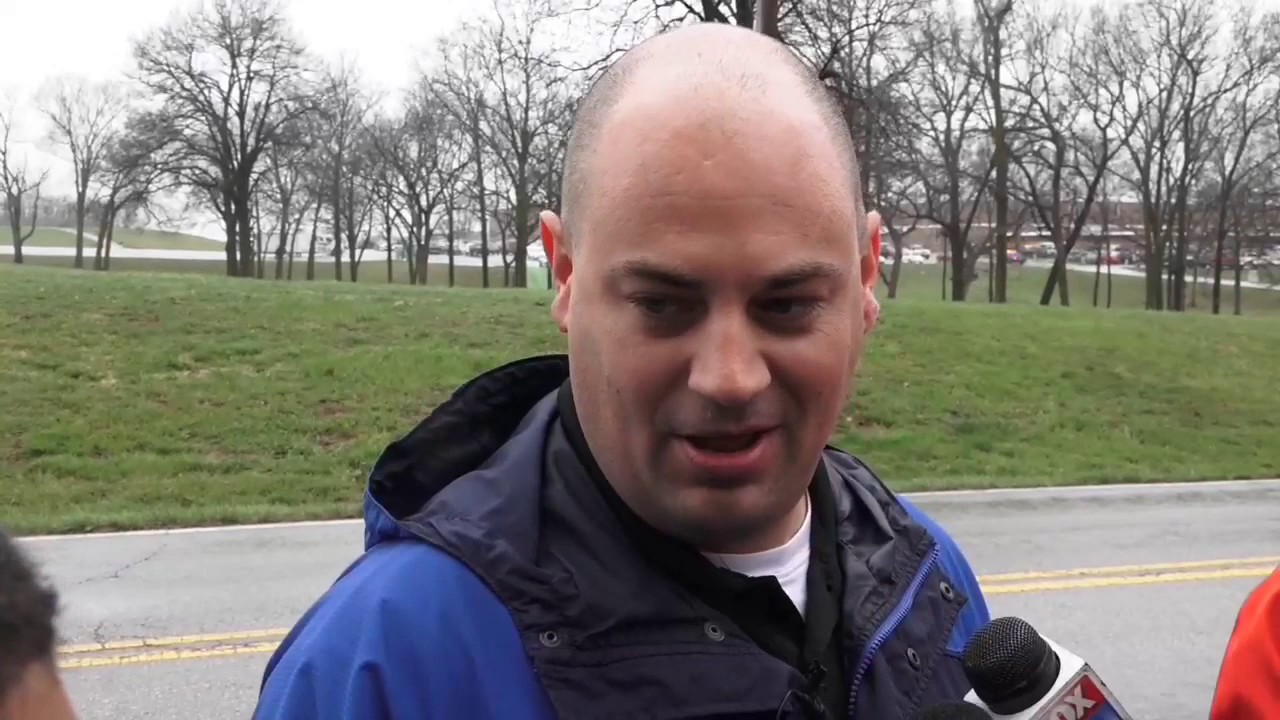 Threats force lockdown at Oak Park High School - YouTube