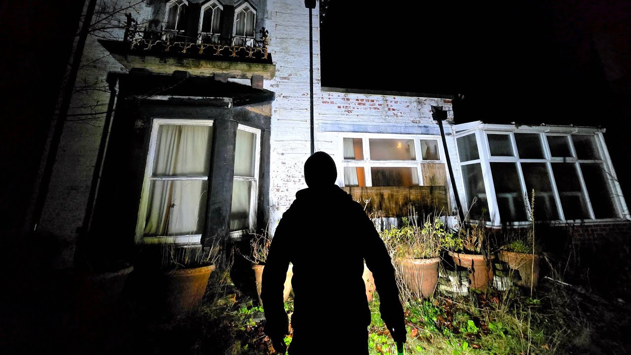 Мы обнаружили заброшенный особняк коллекционера антиквариата, в котором сохранилось все оставленн...