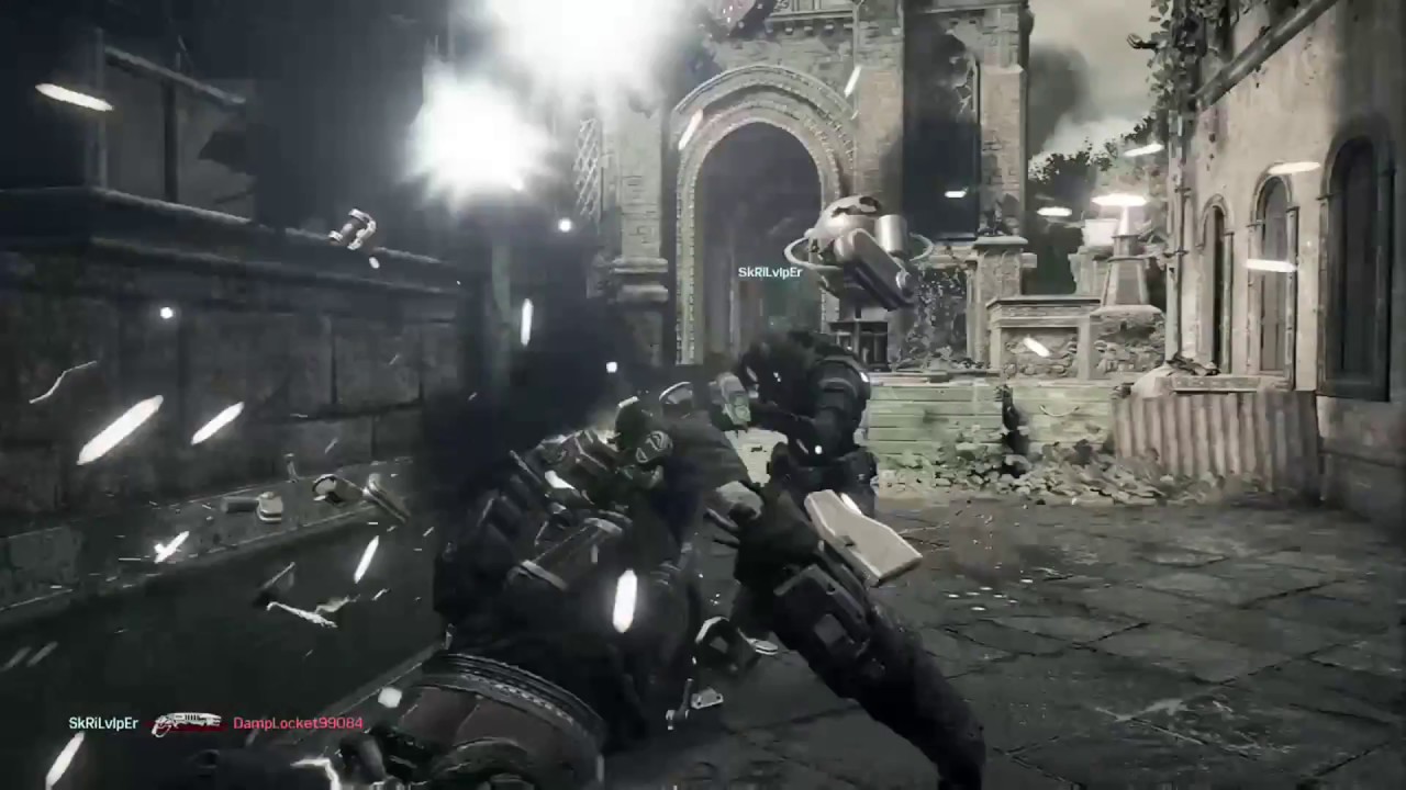 SOMEONE HAS TO BE CHEATING / GLITCH FISTS ? GOW4 FUNNY