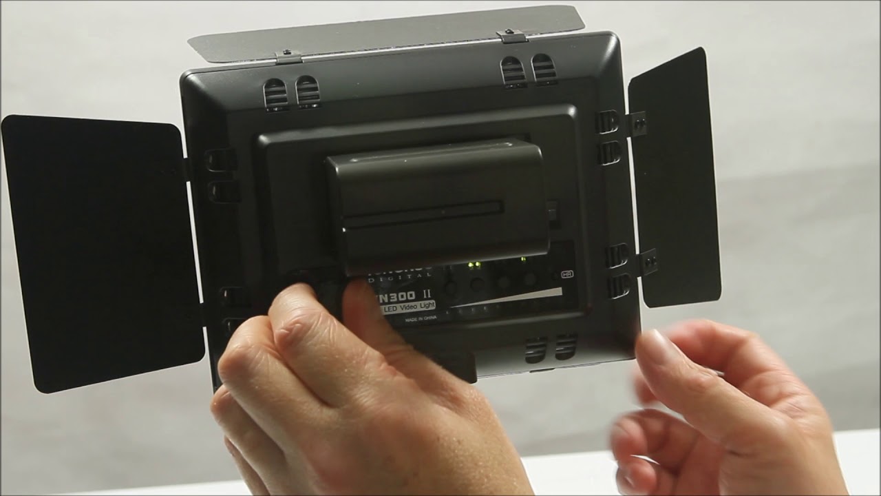 Using the Yongnuo YN300 II led light - YouTube