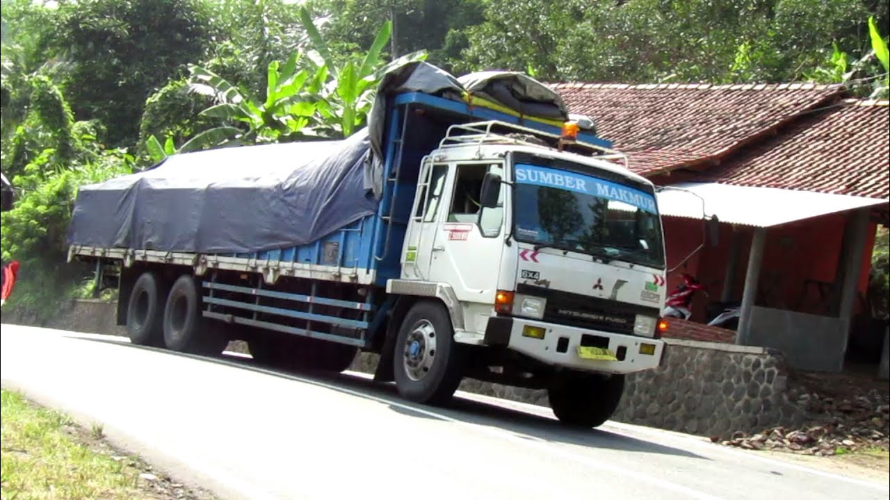  Truk Fuso Hino  Yang Melintasi Jalur Selatan Jawa Barat 