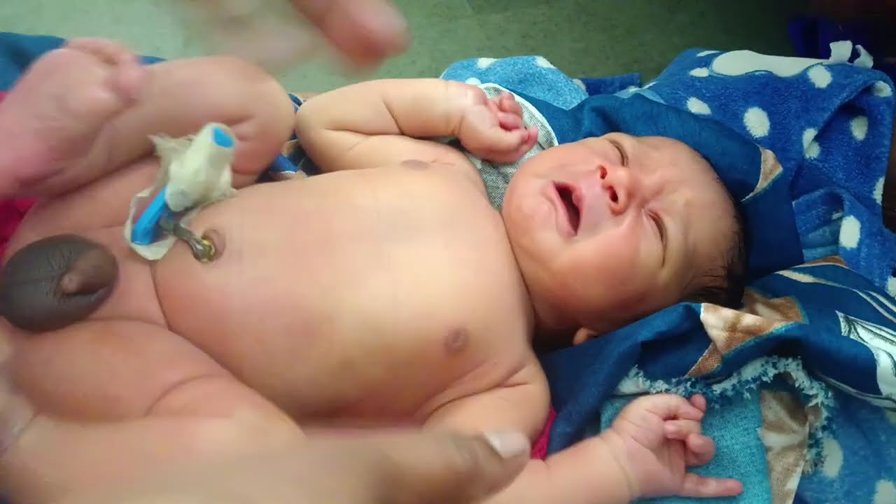 Newborn baby massage | Baby oil massage | How to massage newborn baby | How to do mallish for baby