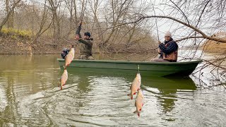 ПОЛ МЕШКА КРУПНОЙ КРАСНОПЁРКИ! ТУТ РЫБЫ ТЬМА! Ловим с женой на поплавок в ноябре. Астрахань.