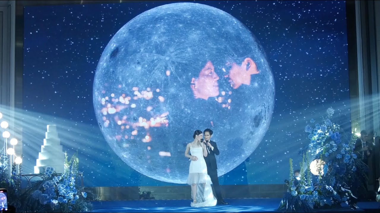 A daylight moon singing in the wedding reception (ดวงจันทร์กลางวัน)