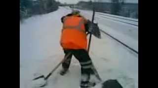 :: Drunk Russian railroad worker on the job ::
