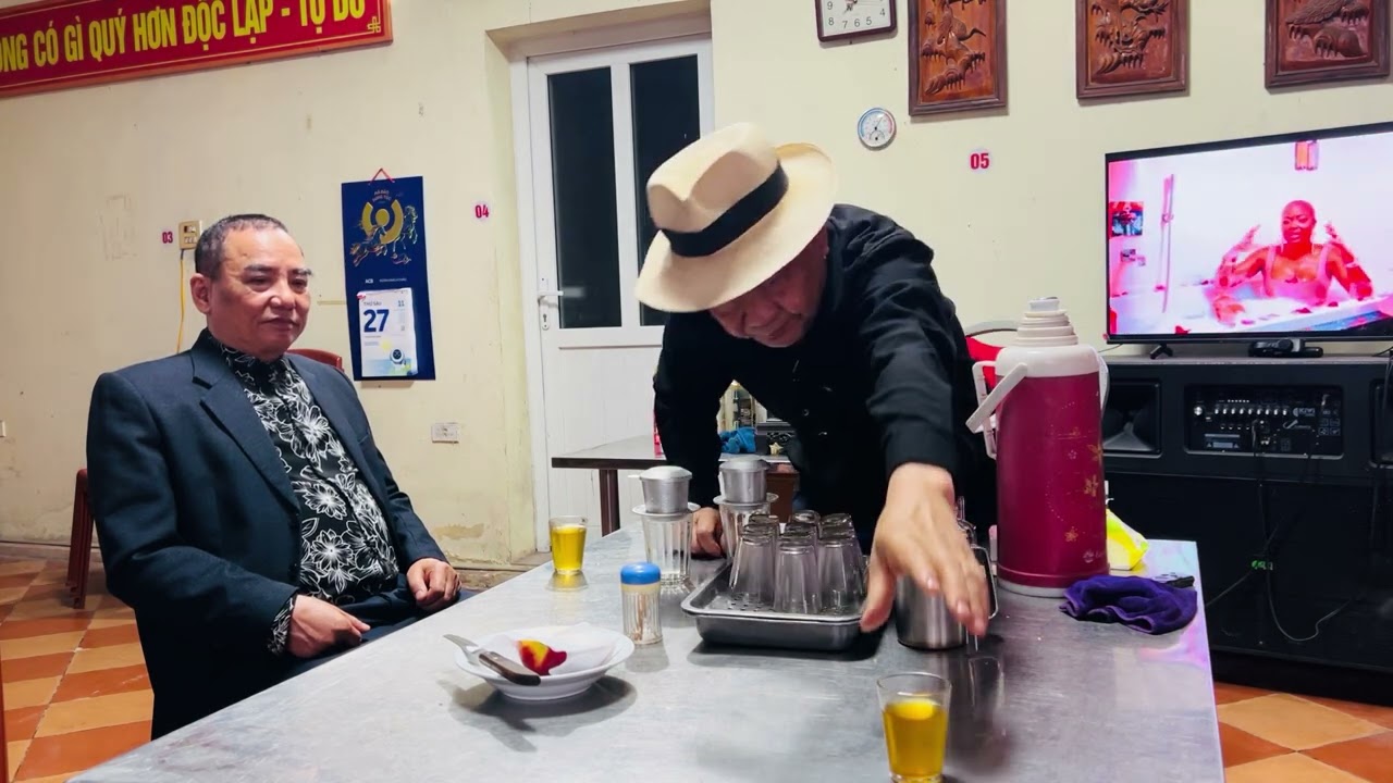 Ông Đông biếu cà phê đặc biệt