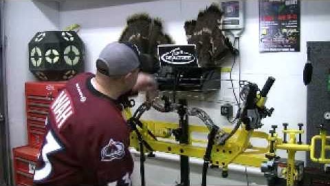 BowCast - Video - How to String a Compound Bow