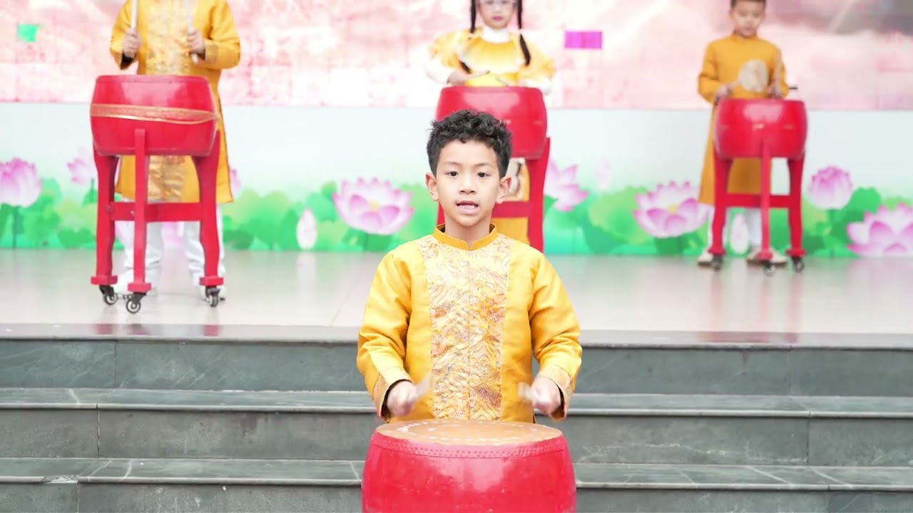 Chương trình Mừng Đảng - Mừng XuânTập thể lớp 2A7 và 2A8 (Tiểu học Dịch Vọng B