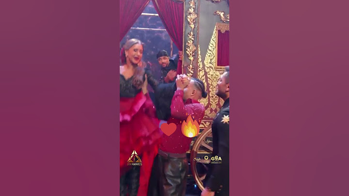 تامر حسني ونيللي كريم ولعوا قلبوا مسرح Joy awards