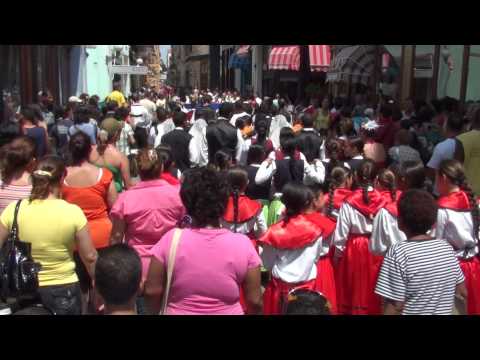 2010 0411 14:47 CeltFest Cuba: Street Parade - Pip...