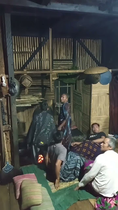 saat malam Jumat Kliwon di dapur yang dekat hutan angker