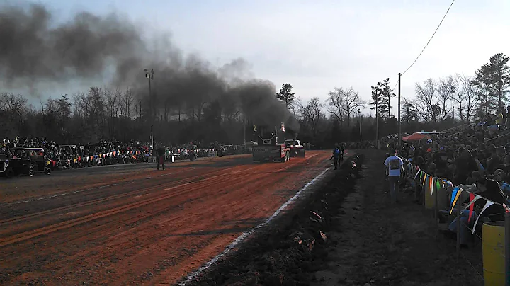 Bryan Hamby Pulling 2.5 at Rudy's 2014. Sarting li...
