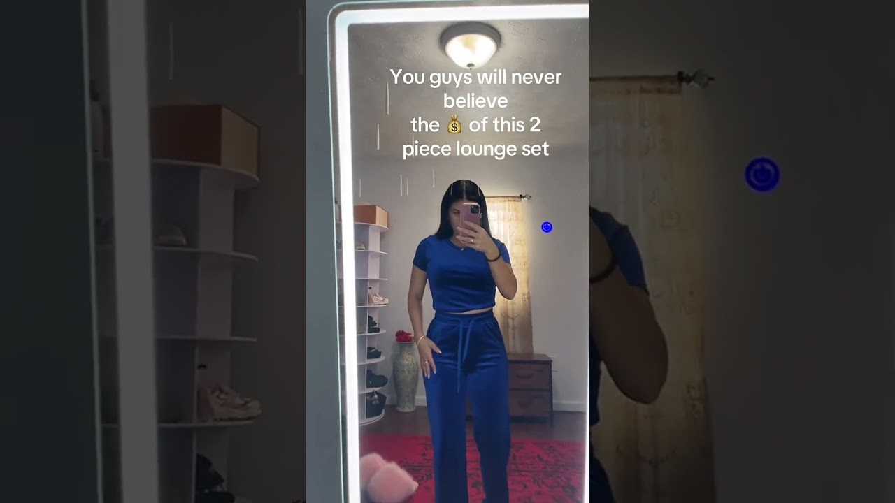 How pretty is this 2 piece lounge set! 