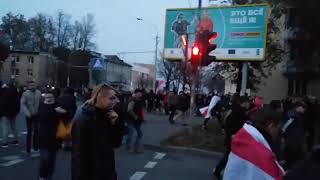 (25.10.2020) В Минске вечером применили светошумовые гранаты для разгона протестующих.....