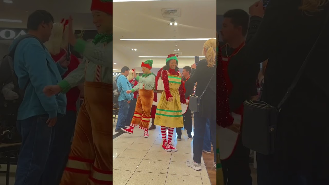 ВОТ И ИДЁТ САНТА-КЛАУС!