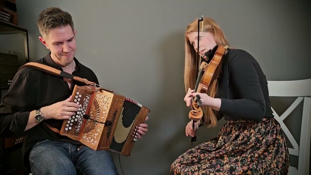 Hanter Dro - fiddle, accordion / melodeon - bal folk - Sarah Loughran & Paul Young