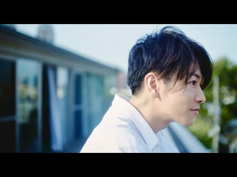 佐藤健の目線の先にシム・ウンギョン、ベランダ越しの出会い！楽曲は青葉市子／サントリーウイスキー「知多」新WEB動画予告編（15秒）