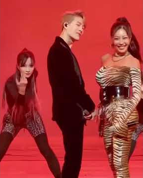 #Got7 #Jackson Jackson Wang dances ' Nunu Nana' with Jessi, Super hot Jackson 😮