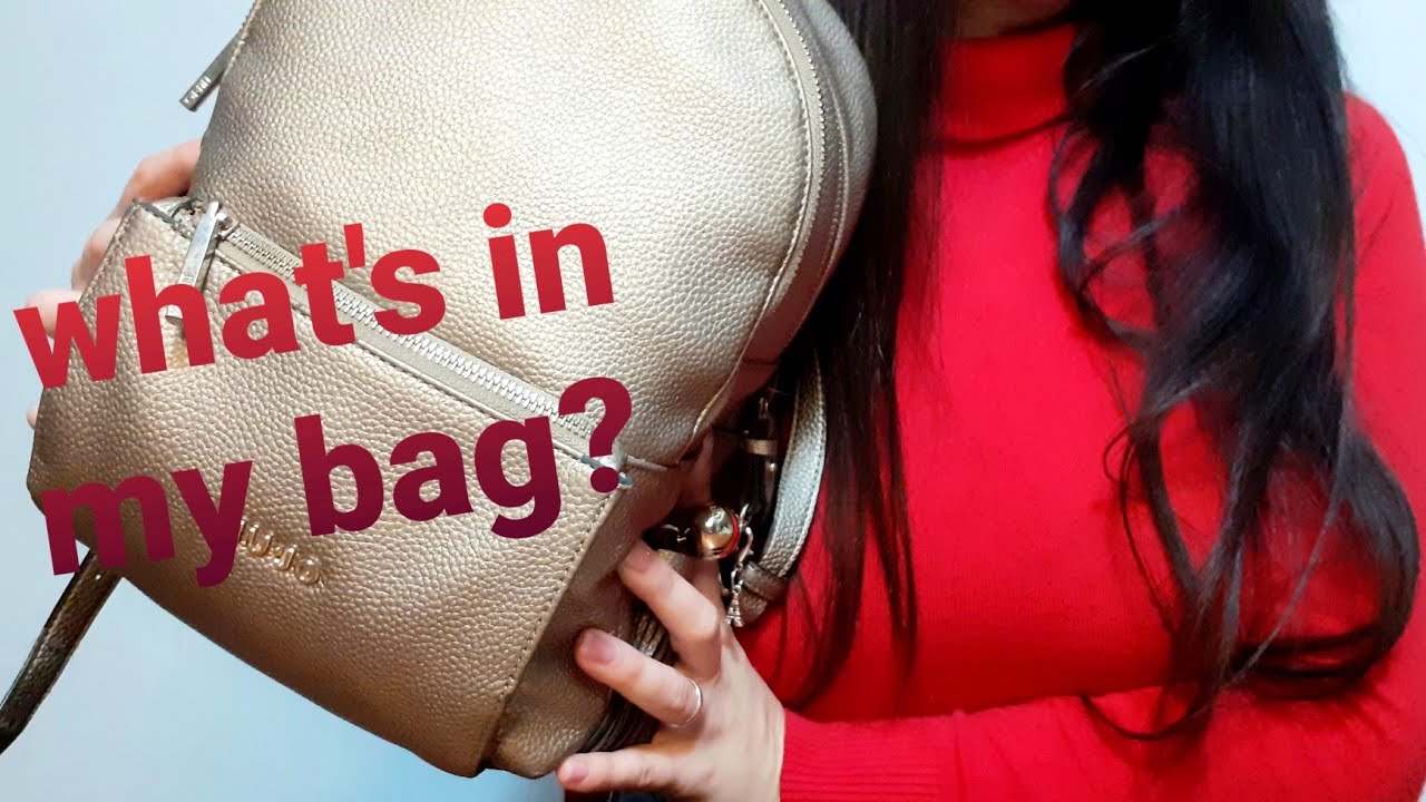 TI FACCIO ADDORMENTARE CON LA MIA BORSA WHAT'S IN MY BAG ASMR ITA