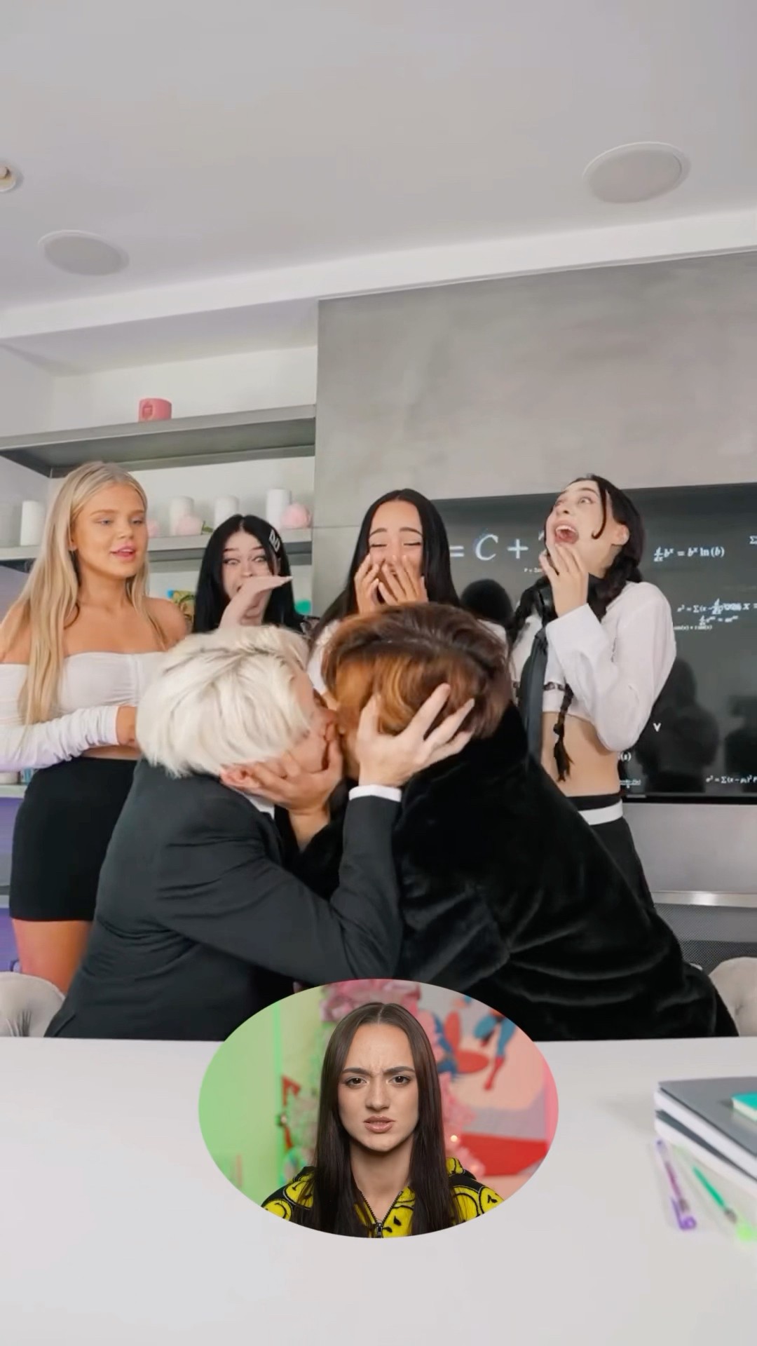 NEW YEARS KISSING CHALLENGE! ?