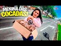 veja a humanidade desta menina que vende cocadas no farol