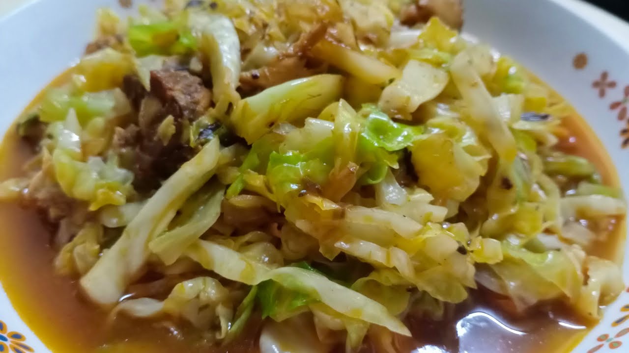 Ginisang repolyo sa sardinas/Stir fry cabbage with sardines Sharvie