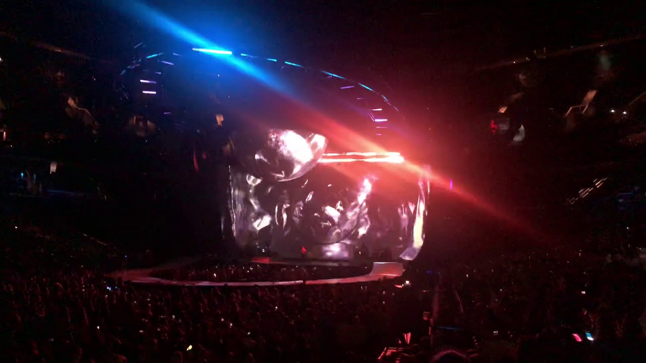 Dangerous Woman [LIVE IN CHARLOTTE]