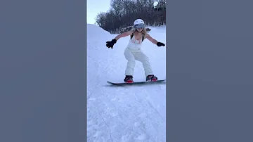 First day snowboarding. Too hot on the East coast😄 #snowboarding #shors #snowboard #skiing #girl