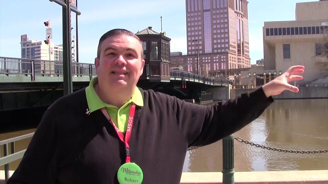 The Great Bridge War in Milwaukee, WI - YouTube