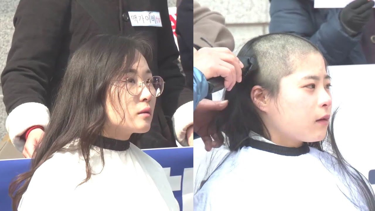 韓国女子学生 抗議剃髪 別アングル  여성도 삭발식 현장 Korean female  students shave their heads in protest Another angle
