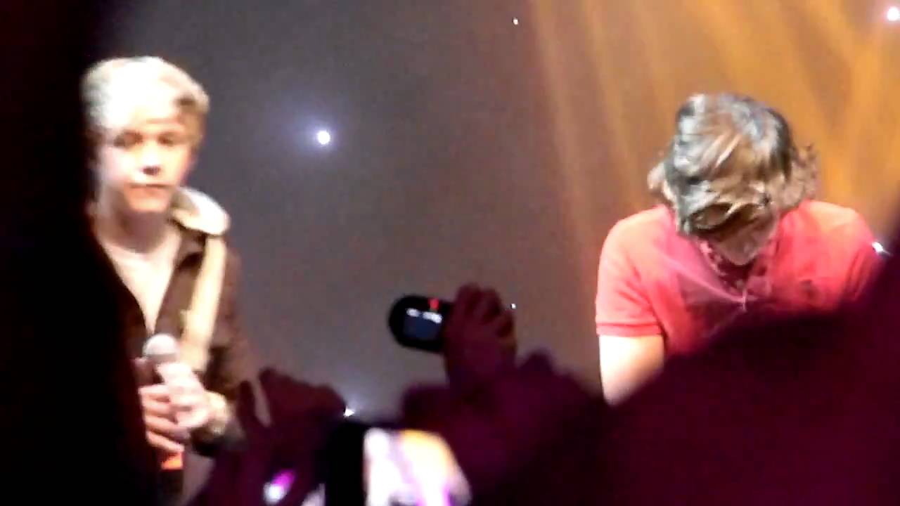 Only Girl In The World - One Direction Gig in Hatfield 2nd January 2011