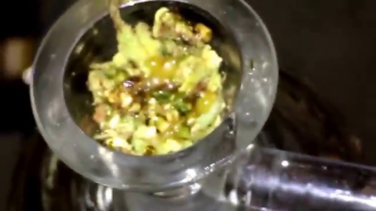 Strawberry Kush Rosin + Bubba/Master Kush CLSE on a bed of Strawberry Kush