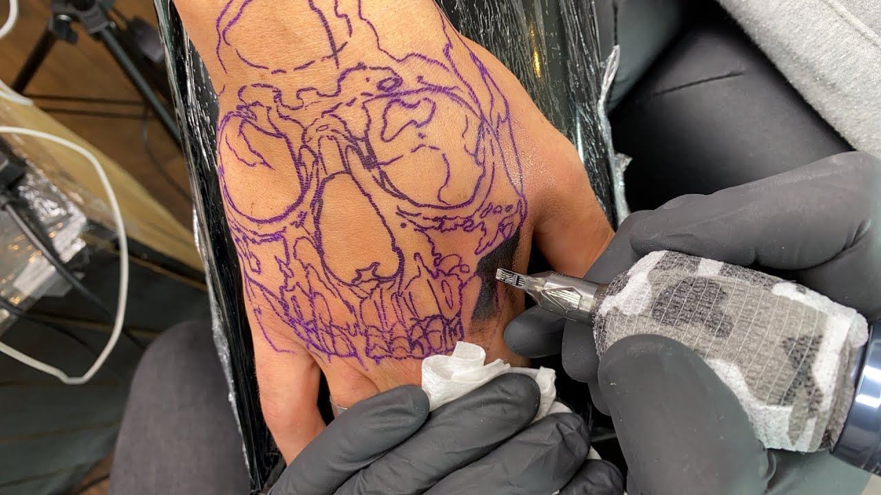 LIVE TATTOO: SKULL HAND 💀