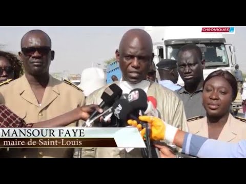 Mansour FAYE lance une opération de saupoudrage et de désinfection des véhicules à Saint-Louis. Mansour FAYE lance une opération de saupoudrage et de désinfection des véhicules à Saint-Louis.