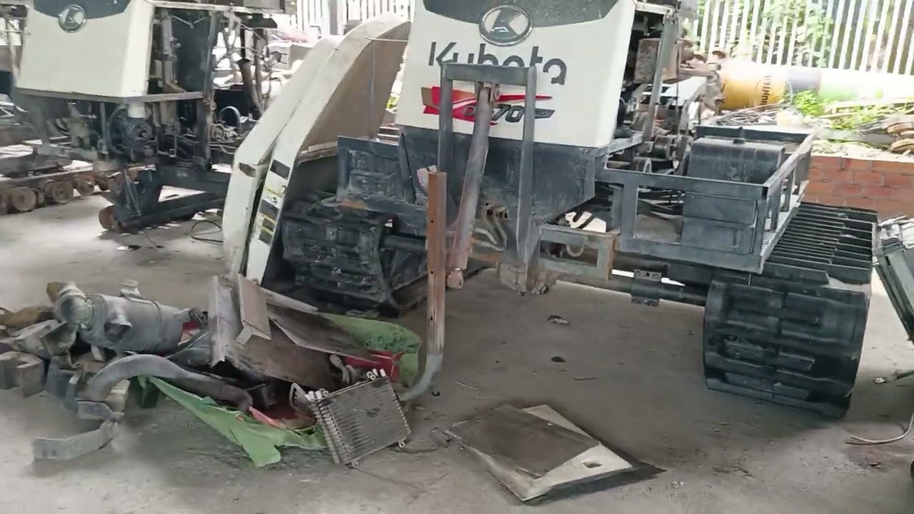 Máy xới bánh xích Kubota Dc70 Dc105 hạ thùng liên hệ 0333511152