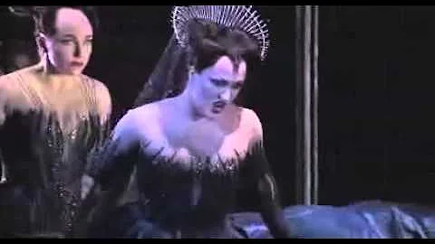 Diana Damrau as Queen of the Night  (english subtitles available)