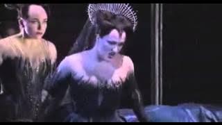Diana Damrau as Queen of the Night  (english subtitles available)