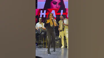 الديفا هيفاء وهبي تغني اغنيتها ترند رجب في حفلها بدبي Diva Haifa Wehbe S Concert At Blizzb Dubai 