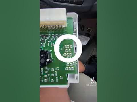 Toyota hilux fuel gauge stopped at a quarter repair ๐ป ๐ง ๐ฅ - YouTube