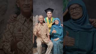 Ide foto wisuda bareng keluarga #studiofotosemarang