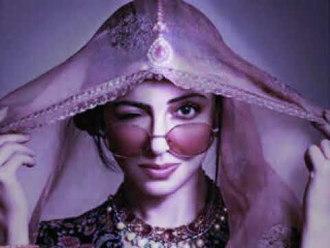 choodi-jo-khanki-haathon-mein-yaad-piya-ki-aane-lagi-haye-bheegi-bheegi-raaton-mein…-abke-baras-ye-s