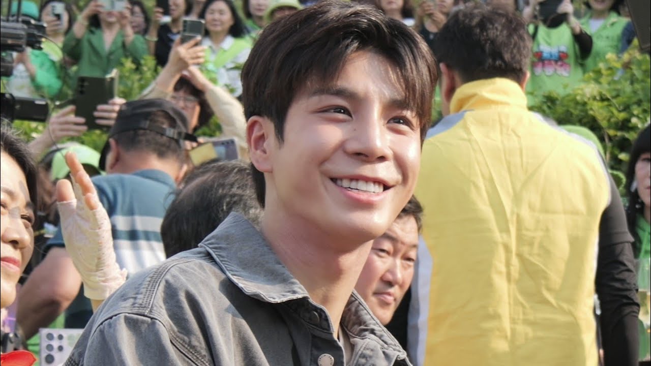 4K 고화질 정동원만 바라보는 😆ㅣ정동원길 연장 선포식 영상